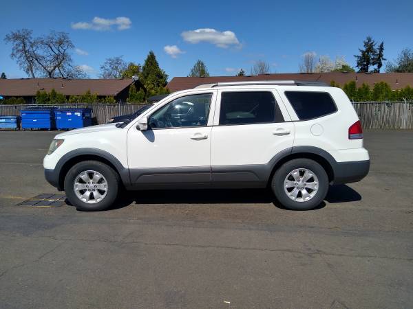 2009 KIA BORREGO LX/AWD/V6/3RD ROW - - by dealer for sale in Eugene, OR – photo 2