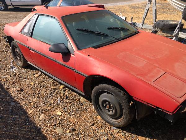 1986 Pontiac Fiero plus a parts car and lots of parts - cars & for sale in Redding, CA – photo 9