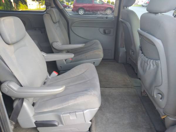 2007 Chrysler Town & Country LX for sale in Allentown, PA – photo 10