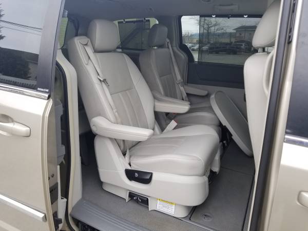 2009 Chrysler Town & Country Touring for sale in Island Park, NY – photo 12