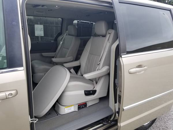 2009 Chrysler Town & Country Touring for sale in Island Park, NY – photo 9