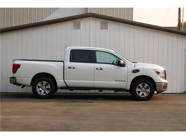 2017 Nissan Titan Crew Cab 4WD AWD SV Pickup 4D 5 1/2 ft Truck for sale in Marysville, WA – photo 6