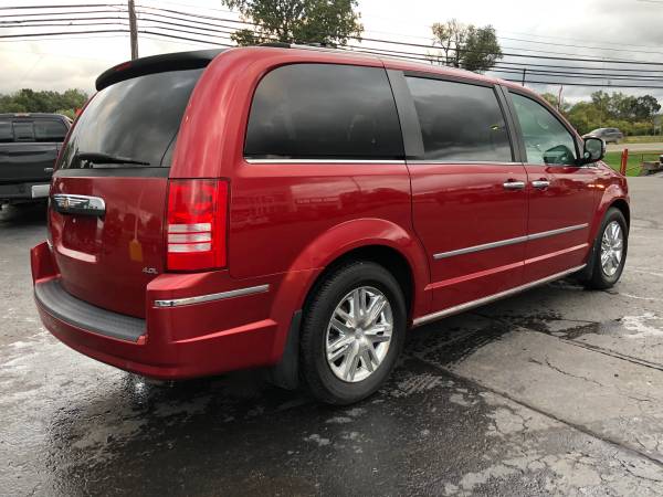 Clean! 2008 Chrysler Town & Country! Guaranteed Fiinance! for sale in Ortonville, MI – photo 5
