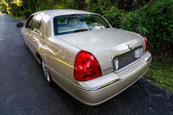 2008 Lincoln Town Car Signature Limited 4dr Sedan - CALL or TEXT... for sale in Sarasota, FL – photo 19