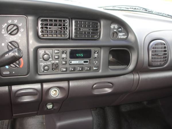 2001 DODGE RAM 2500 CLUB CAB 4X4! 1 OWNER LOW MILES! for sale in Germantown, WI – photo 12