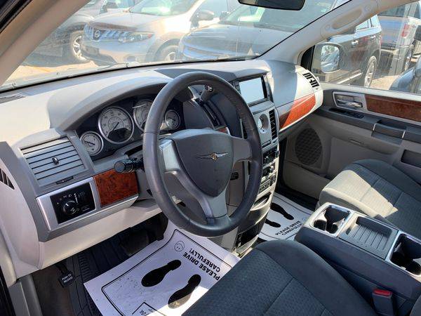2009 Chrysler Town Country Touring - Guaranteed Approval-Drive Away To for sale in Oregon, OH – photo 7