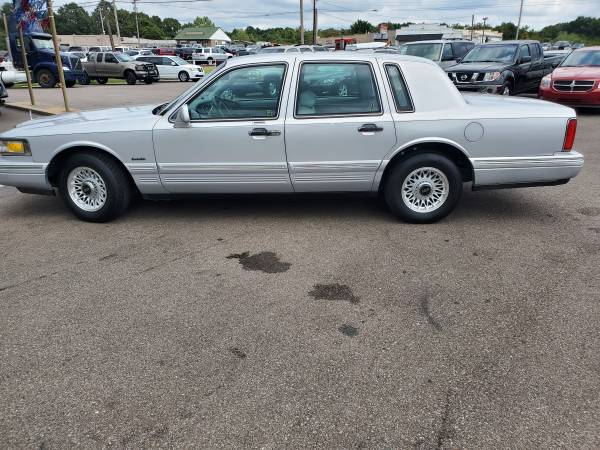 1997 Lincoln Town Car for sale in Southaven, MS – photo 2
