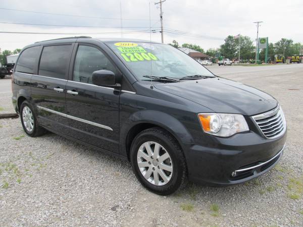 2014 CHRYSLER TOWN & COUNTRY LOWER PRICE - - by for sale in Woodburn, IN – photo 4