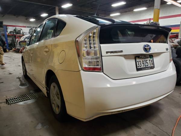 2010 Toyota Prius 4 Cylinder Hybrid, bluetooth Hands free for sale in Addison, IL – photo 3