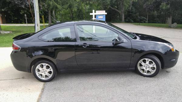 2010 Ford Focus SE 2 Dr Coupe, 5 speed manual for sale in Highland, MI – photo 5