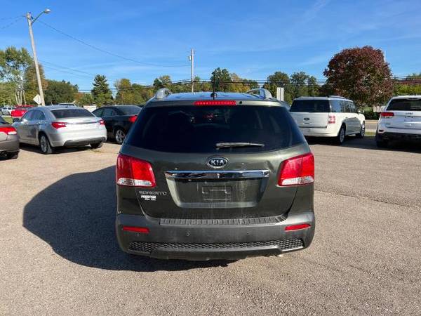 2013 Kia Sorento LX 4WD - - by dealer - vehicle for sale in Mainesville, OH – photo 6