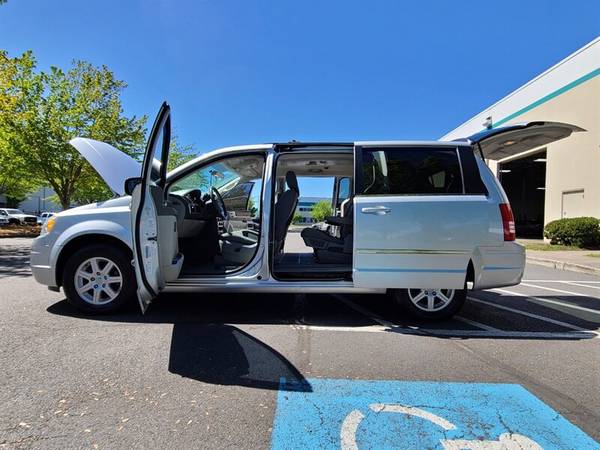 2010 Chrysler Town & Country Touring Minivan/7-passenger/90k MLS for sale in Portland, OR – photo 22