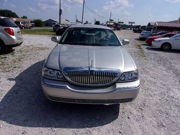 2005 Lincoln Town Car Signature sedan Champagne for sale in Springdale, AR – photo 3