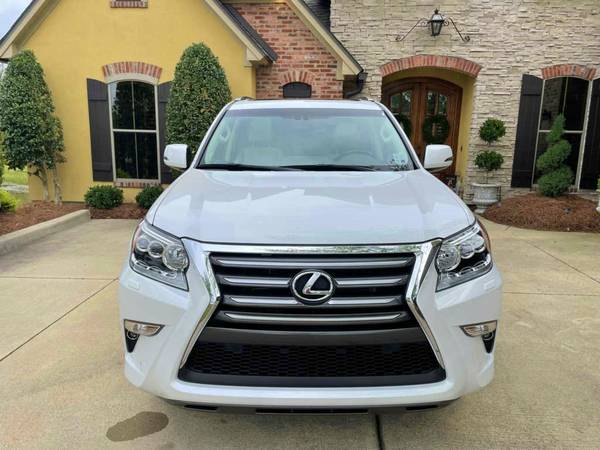 Outstanding condition! 2019 Lexus GX 460 SUV 31, 200 low miles - cars for sale in McAllen, TX – photo 6
