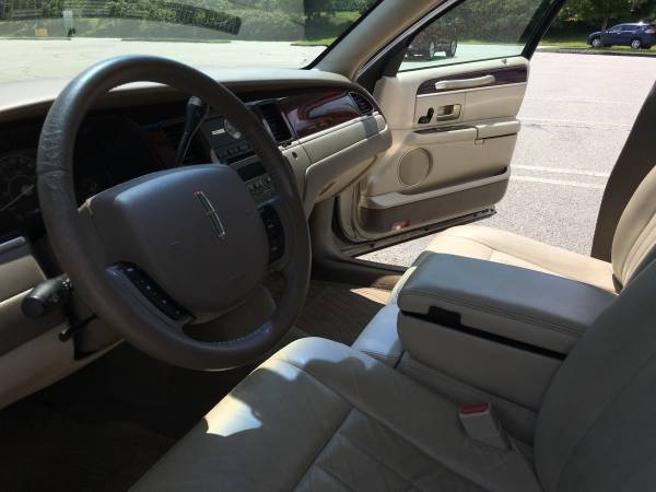 Lincoln Town Car 2005 for sale in Hudson, NH – photo 4