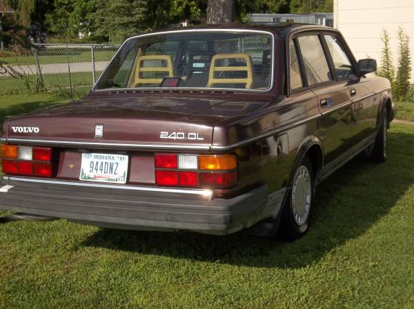 1990 Volvo 240DL, auto, low miles, 2nd owner-runs looks GREAT! for sale in Clinton, IN – photo 3