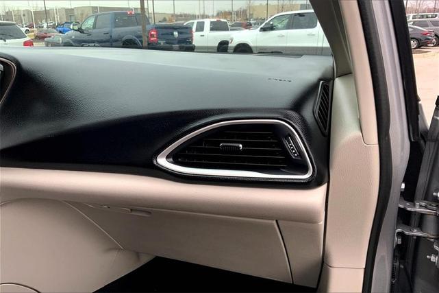 2017 Chrysler Pacifica Touring-L for sale in KANSAS CITY, KS – photo 14