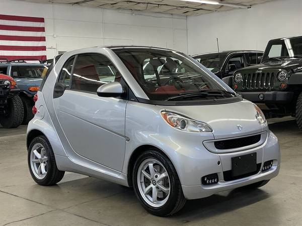2012 Smart Fortwo Passion Red Interior 2-Owners 40 MPG - cars & for sale in Portland, OR