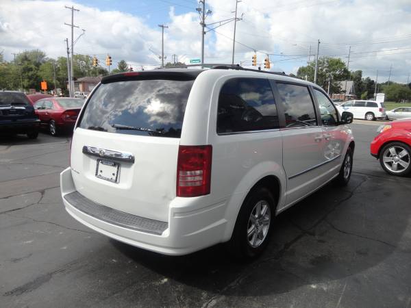 2010 Chrysler Town & Country Touring for sale in Lansing, MI – photo 7