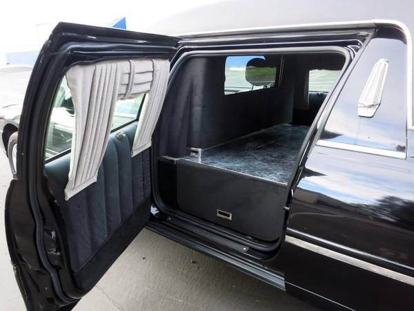 2004 Lincoln Krystal Town Car Hearse - - by dealer for sale in Carson, CA – photo 17