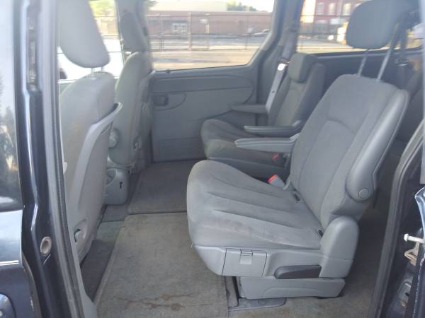 2007 Chrysler Town & Country LX for sale in Allentown, PA – photo 8