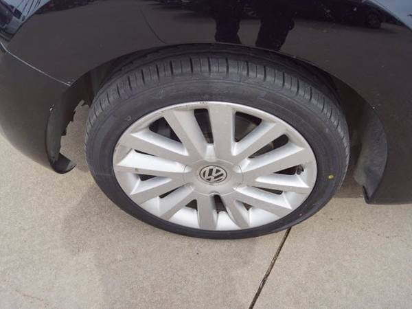 2010 Volkswagen VW New Beetle Convertib PZEV - - by for sale in Wichita, KS – photo 9