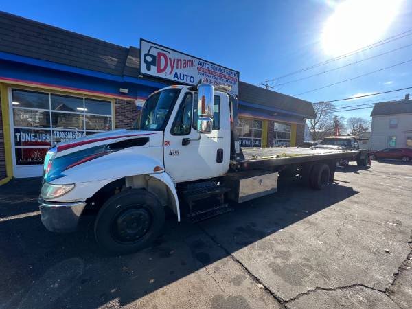 International 4300 tow truck rollback ramp truck for sale in Hamden, CT – photo 9