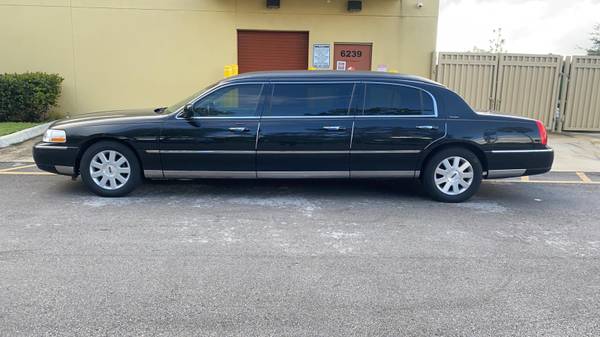 2003 LINCOLN TOWN CAR LIMOSINE STYLE 75K MILES 1 OWNER - cars & for sale in Hollywood, FL – photo 9