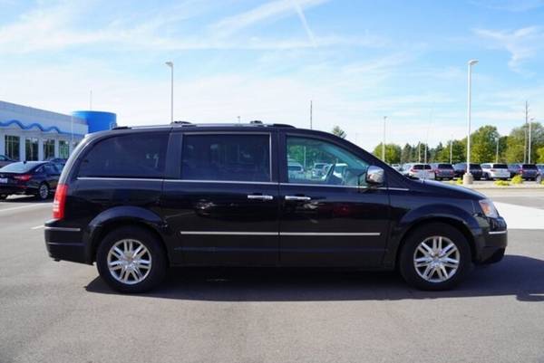 2008 Chrysler Town & Country Limited for sale in GRANDVILLE, MI – photo 3