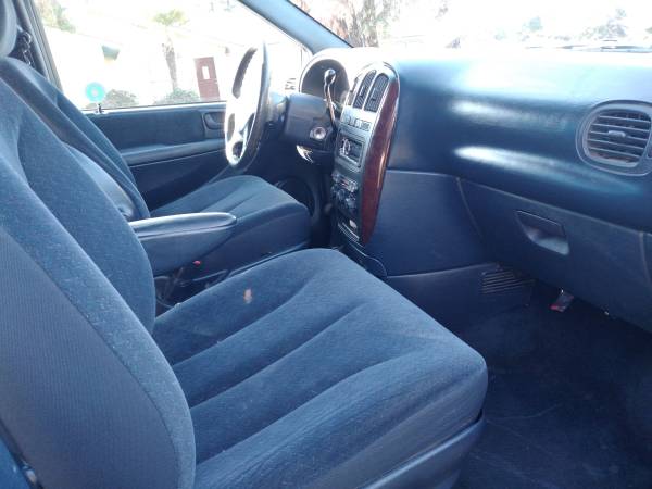 Chrysler town and country mini for sale in Visalia, CA – photo 8