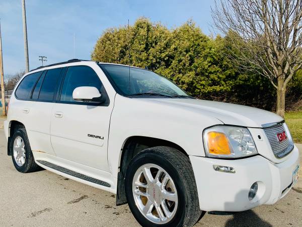 2009 GMC ENVOY DENALI 5.3L!! LIKE NEW TIRES!! - cars & trucks - by... for sale in Le Roy, WI – photo 3