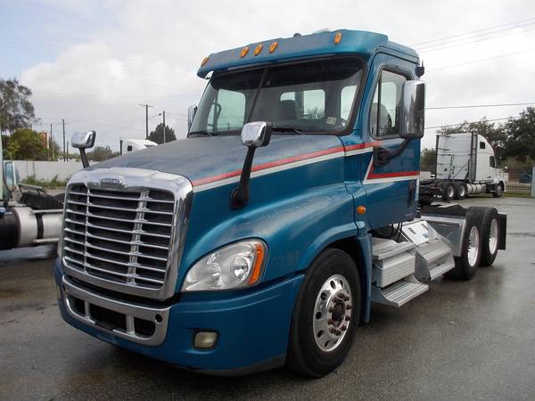 2009 Freightliner Cascadia - cars & trucks - by dealer - vehicle... for sale in Plant City, FL