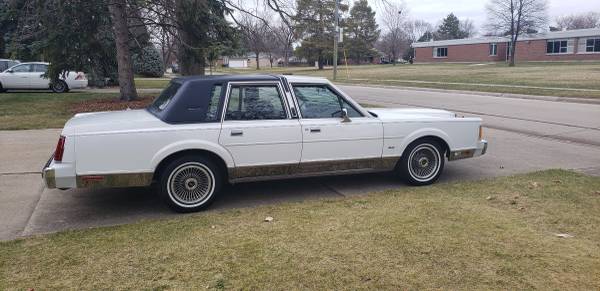 1989 Lincoln Town Car - cars & trucks - by owner - vehicle... for sale in Warren, MI – photo 4