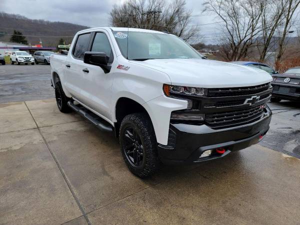 2020 Chevrolet Chevy Silverado 1500 LT Trail Boss 4x4 4dr Crew Cab for sale in Vandergrift, PA – photo 2