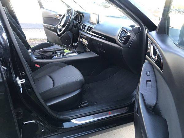 2015 Mazda Mazda3 i ( Easy Financing Available ) for sale in Gladstone, OR – photo 6