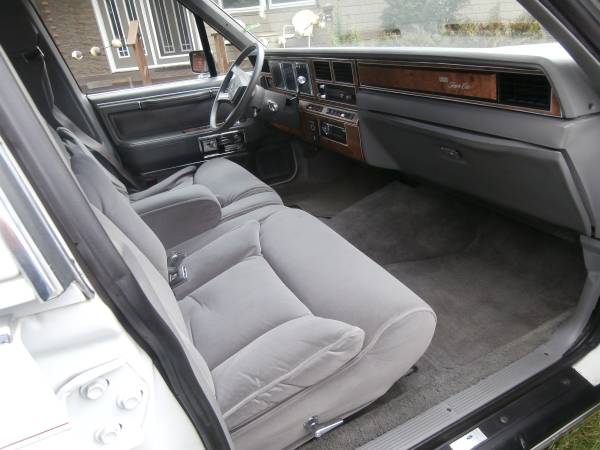 Lincoln Town Car 1986 for sale in Lodi, WI – photo 7