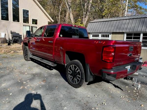 19 Silverado HD high country duramax for sale in Eau Claire, WI – photo 3