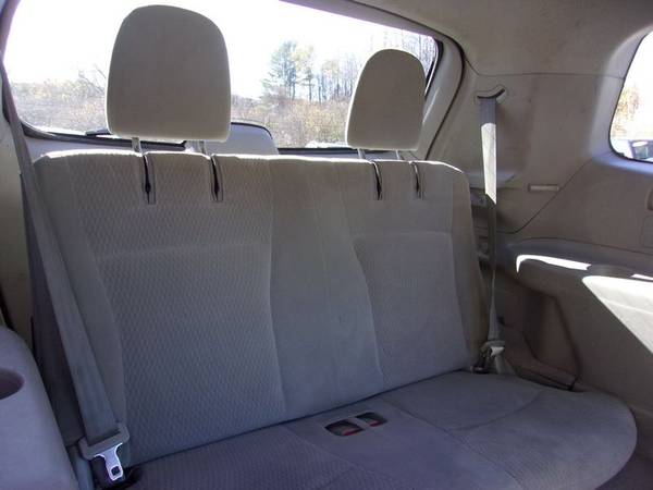 2010 Toyota Highlander Seats-8 AWD, 151k Miles, P Roof, Grey, Clean for sale in Franklin, MA – photo 14