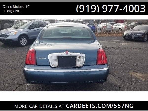 2001 LINCOLN TOWN CAR EXECUTIVE, Blue - - by dealer for sale in Raleigh, NC – photo 10