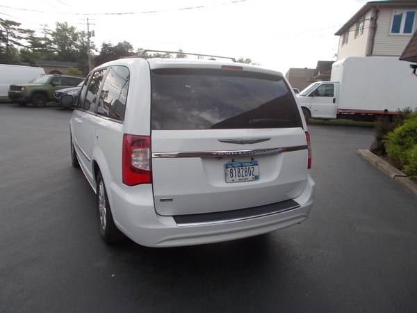 2015chrysler town & country - cars & trucks - by dealer - vehicle... for sale in West Seneca, NY – photo 5
