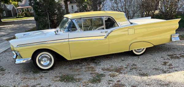 1957 Ford Fairlane 500 Skyliner for sale in Eau Claire, WI – photo 2