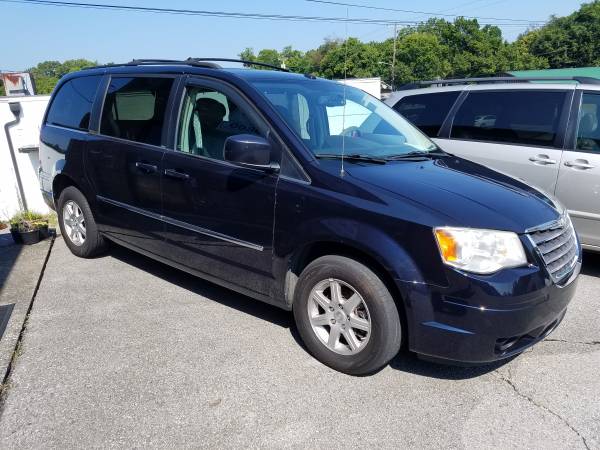 2010 Chrysler Town and Country for sale in Clarksville, TN