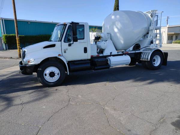 International mixer Truck for sale in Sacramento, TX – photo 2