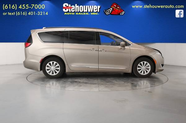 2017 Chrysler Pacifica TOURING L for sale in Grand Rapids, MI – photo 2