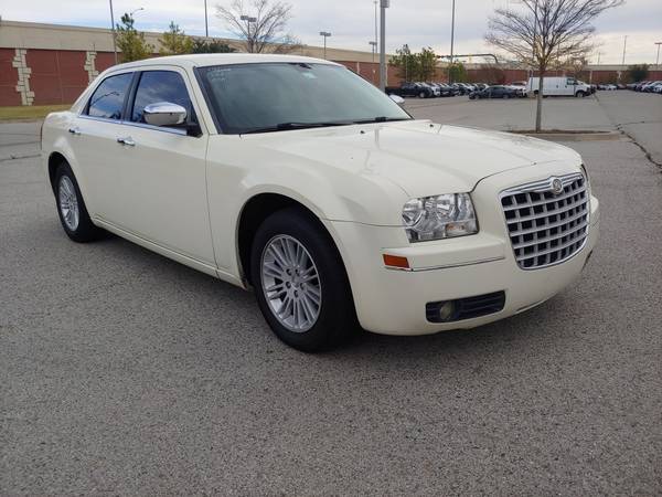 2010 CHRYSLER 300 TOURING LOW MILES! 1 OWNER! CLEAN CARFAX! MUST... for sale in Norman, OK – photo 2