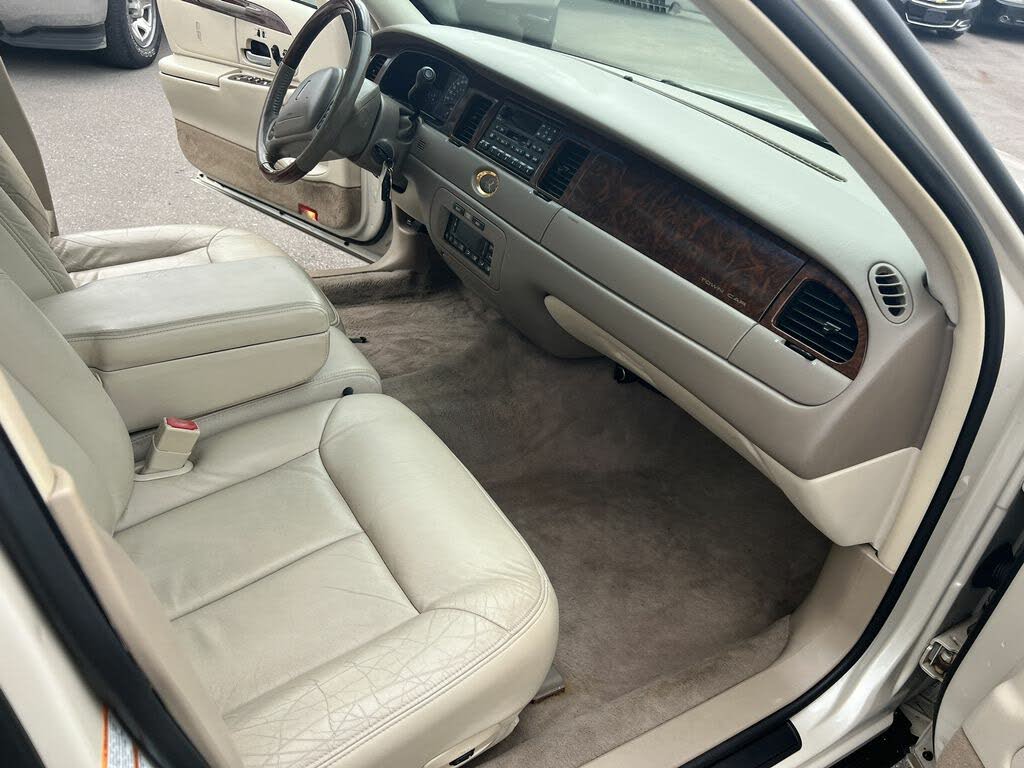 2002 Lincoln Town Car Cartier for sale in WAYNE, MI – photo 28