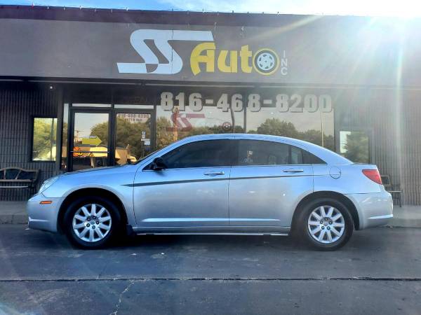 2010 Chrysler Sebring 4dr Sdn Touring - - by dealer for sale in Gladstone, MO – photo 10