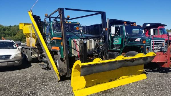1995 INTERNATIONAL 2574 PLOW TRUCK for sale in Dighton, MA