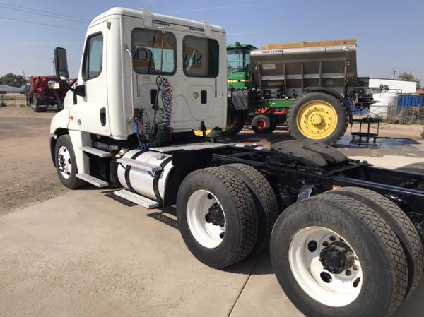 2014 Freightliner Daycab - cars & trucks - by dealer - vehicle... for sale in Greeley, CO – photo 3