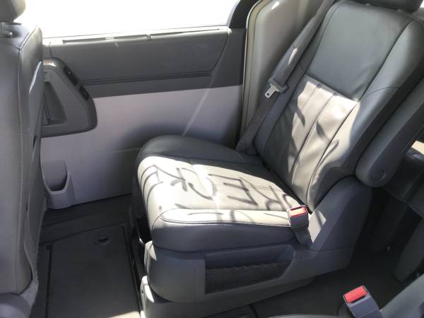 2008 Chrysler Town and Country Touring Dual DVD heated leather for sale in Jacksonville, IL – photo 8